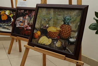 Комплект "Мир шедевров. Картинная галерея в детском саду Выпуск 1" с деревянным мольбертом