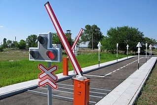 Шлагбаум через ж/д переезд